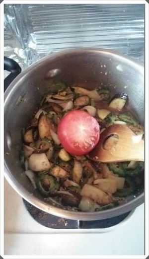 圧力鍋で作る豚ミンチとゴーヤのあっさり夏野菜カレーレシピ