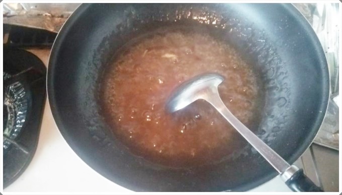 スープに水溶き片栗粉でとろみをつける
