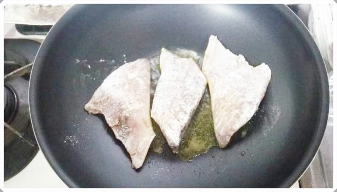 鰤 ぶり のカレームニエル フライパン一つで出来る超簡単レシピ アラフォーオヤジの簡単素人料理