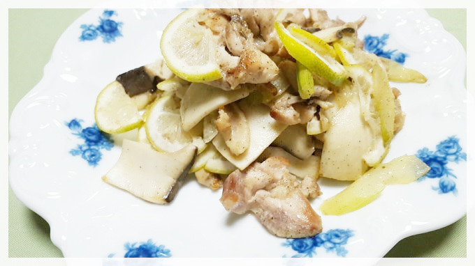 鶏肉とセロリのにんにく塩レモン炒め 皮ごと食べて栄養価アップ アラフォーオヤジの簡単素人料理